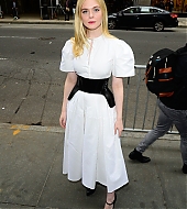 totally_elle_candids_19_tribecafront__24.jpg